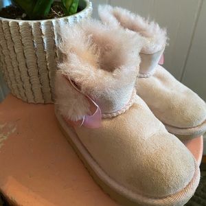 Size 6 Toddler Uggs